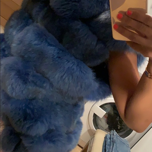 Blue Fox Fur Vest - 100% Real Fur + Earmuffs - Picture 3 of 10